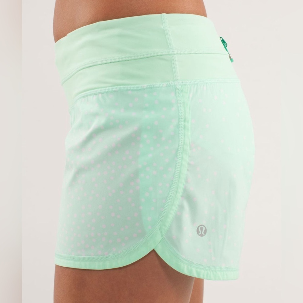 Lululemon Groovy Run Shorts Petit Polka Dot Fresh Teal Size 12 Mint - Picture 3 of 8